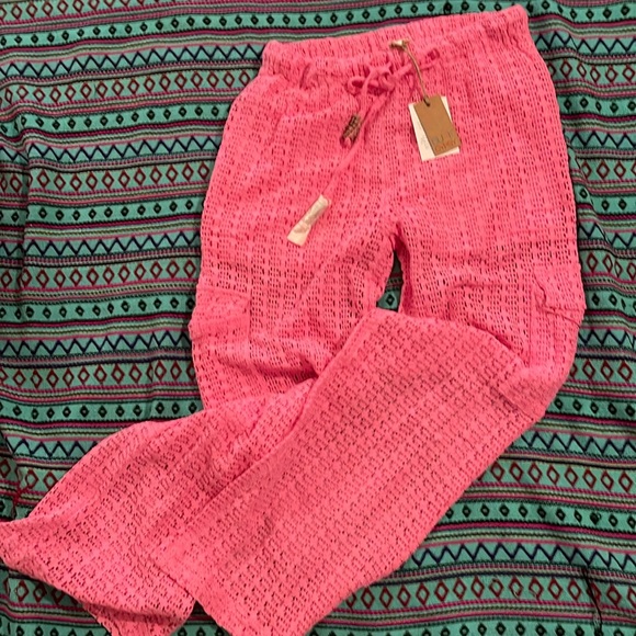 BNWT ๐ SURF GYPSY Crochet Cargo beach Pant in Hot Pink ๐โโ๏ธ - Picture 5 of 13